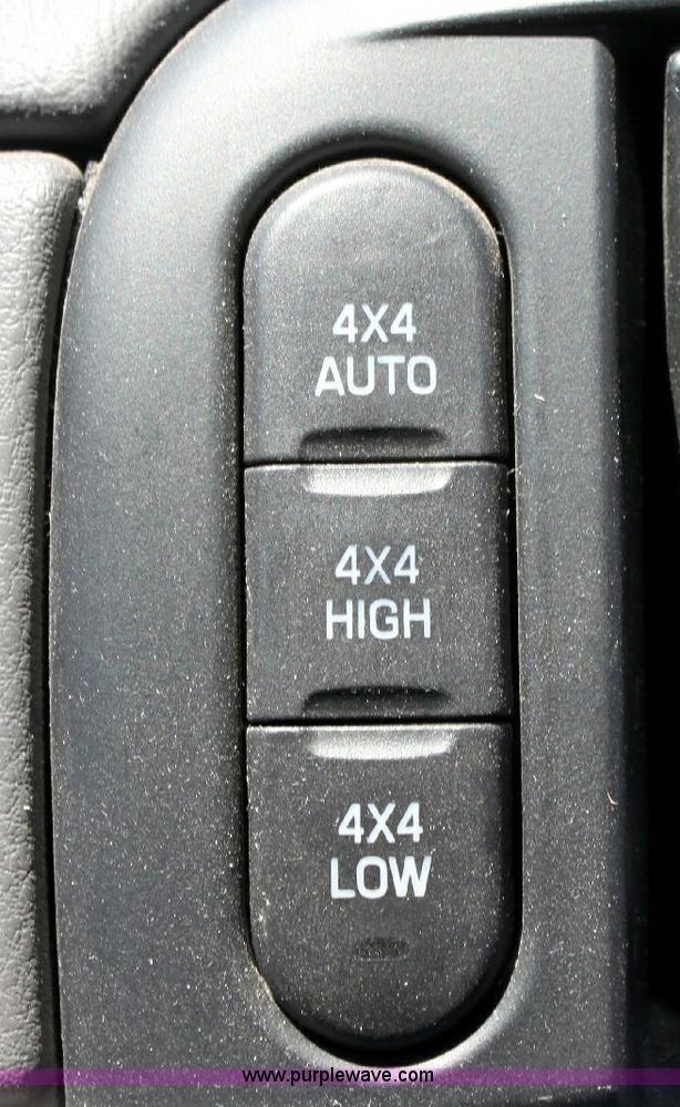 image for item A2588 2003 Ford Explorer XLS SUV