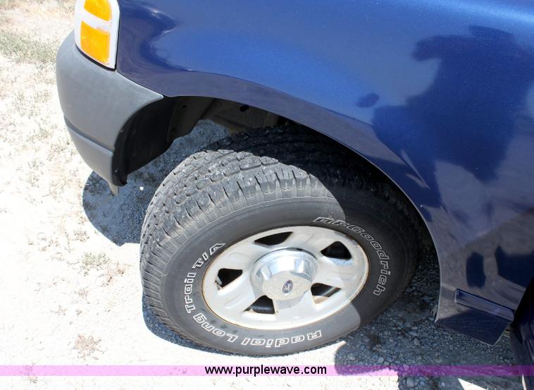 image for item A2588 2003 Ford Explorer XLS SUV