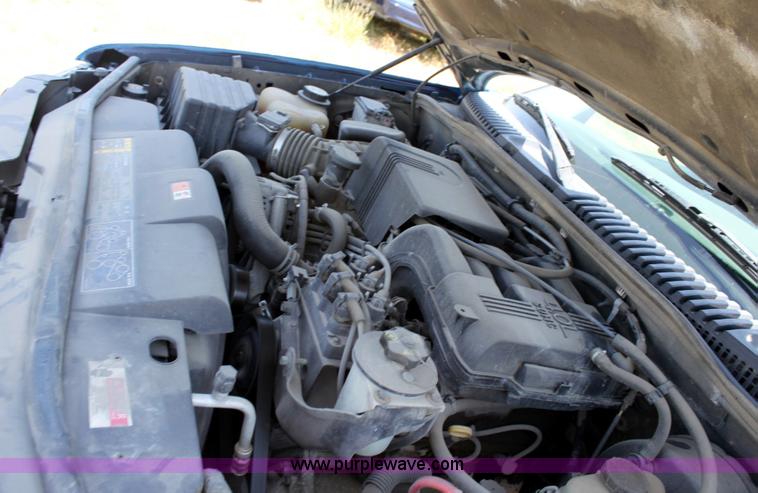 image for item A2588 2003 Ford Explorer XLS SUV