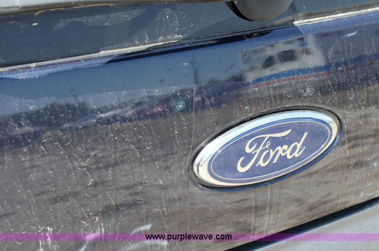 image for item A2588 2003 Ford Explorer XLS SUV