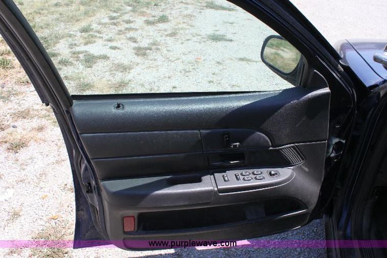 image for item A2589 2004 Ford Crwon Victoria Police Interceptor