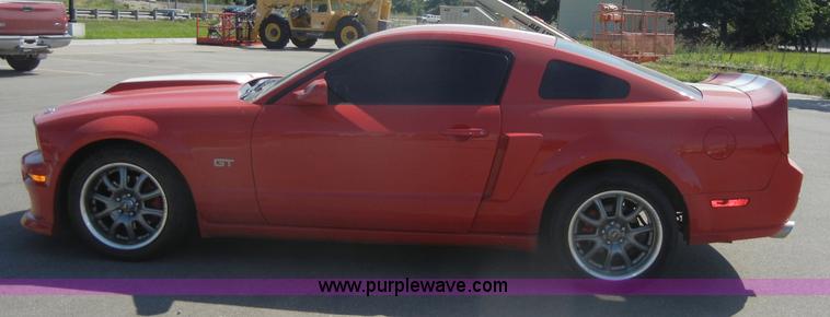 image for item A3077 2005 Ford Mustang GT