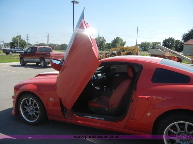 image for item A3077 2005 Ford Mustang GT