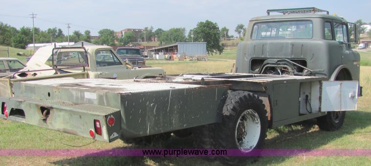 image for item A3672 1983 Ford 800