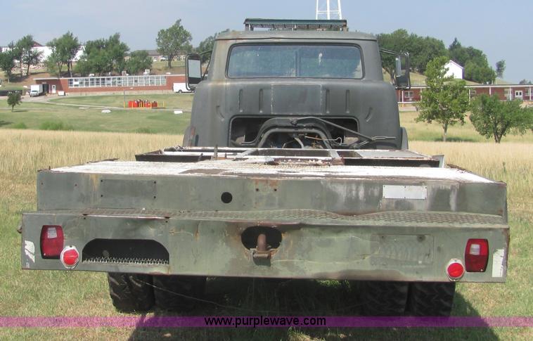 image for item A3672 1983 Ford 800