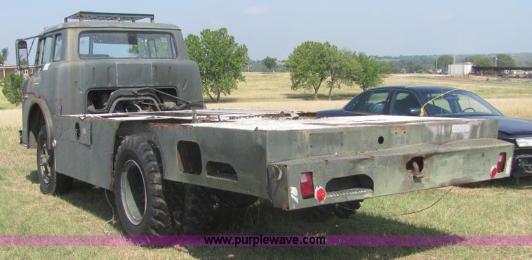 image for item A3672 1983 Ford 800