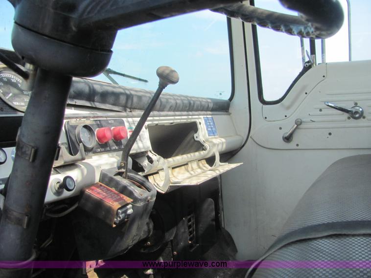 image for item A3672 1983 Ford 800