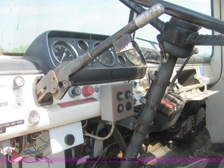 image for item A3672 1983 Ford 800