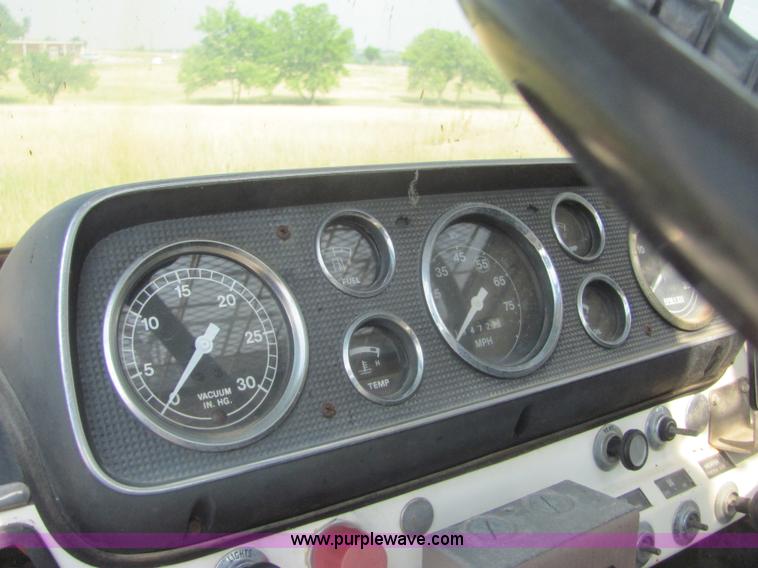 image for item A3672 1983 Ford 800