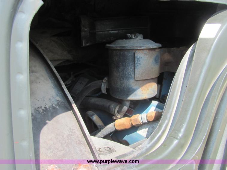 image for item A3672 1983 Ford 800