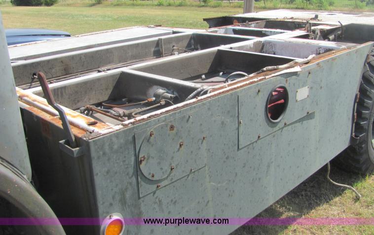 image for item A3672 1983 Ford 800