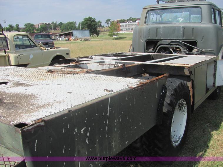 image for item A3672 1983 Ford 800