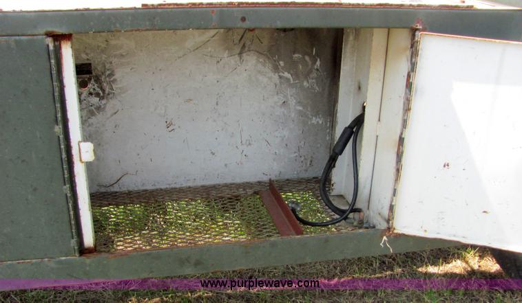 image for item A3672 1983 Ford 800