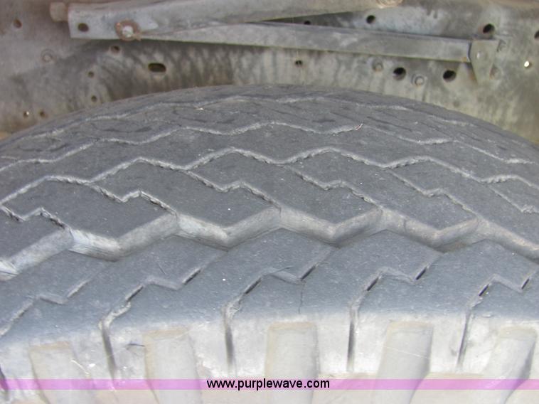 image for item A3672 1983 Ford 800