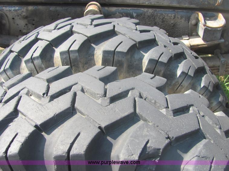 image for item A3672 1983 Ford 800