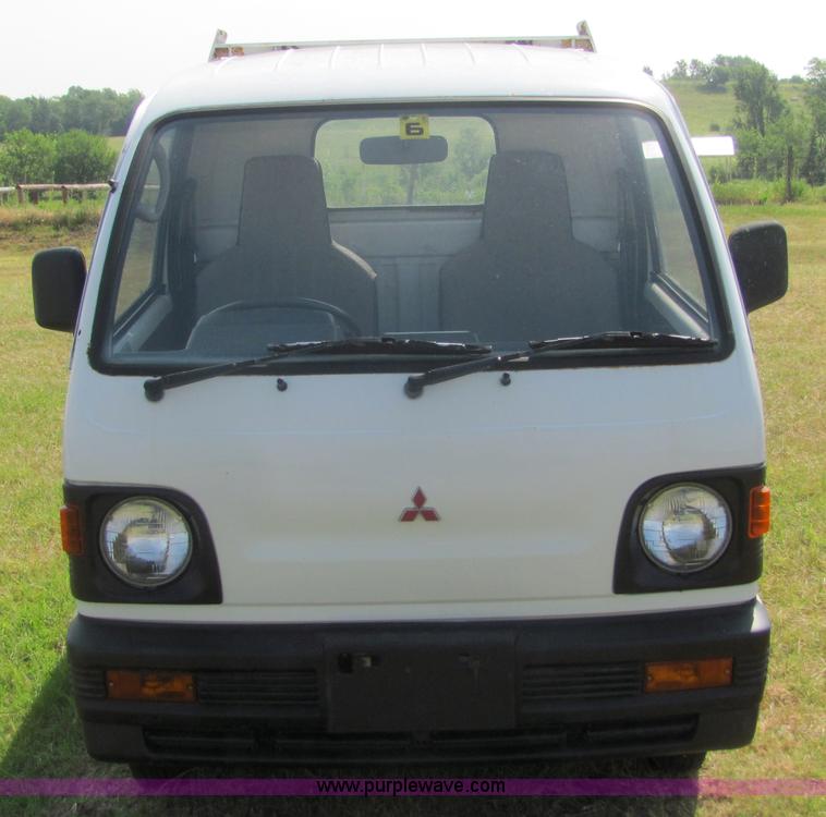 image for item A3675 1992 Mitsubishi mini pickup truck