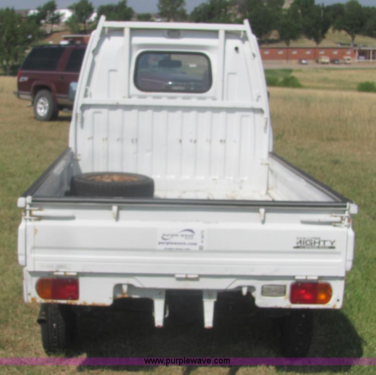 image for item A3675 1992 Mitsubishi mini pickup truck