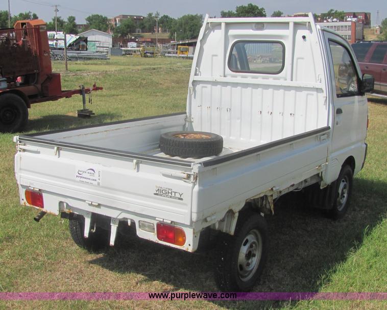 image for item A3675 1992 Mitsubishi mini pickup truck