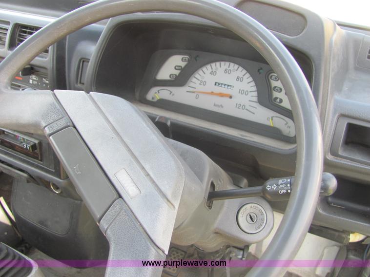 image for item A3675 1992 Mitsubishi mini pickup truck