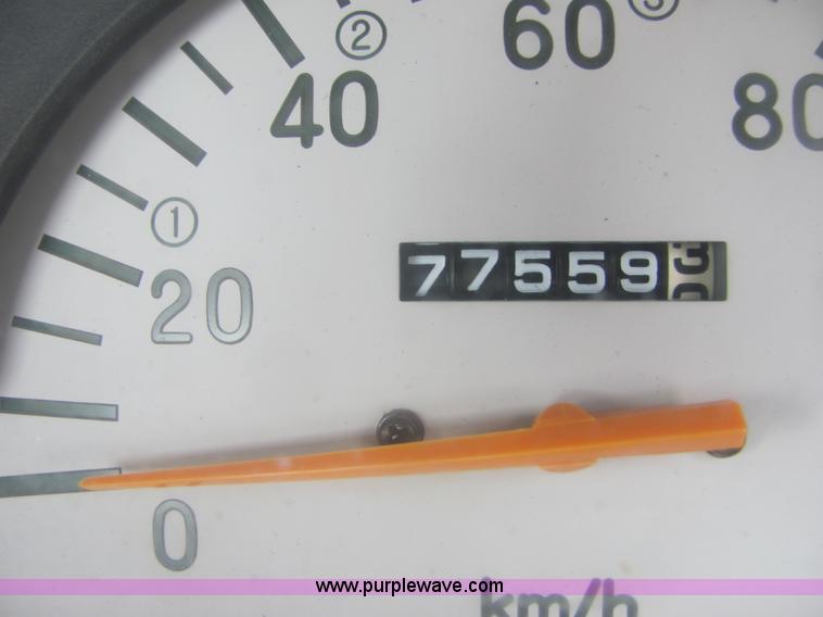 image for item A3675 1992 Mitsubishi mini pickup truck