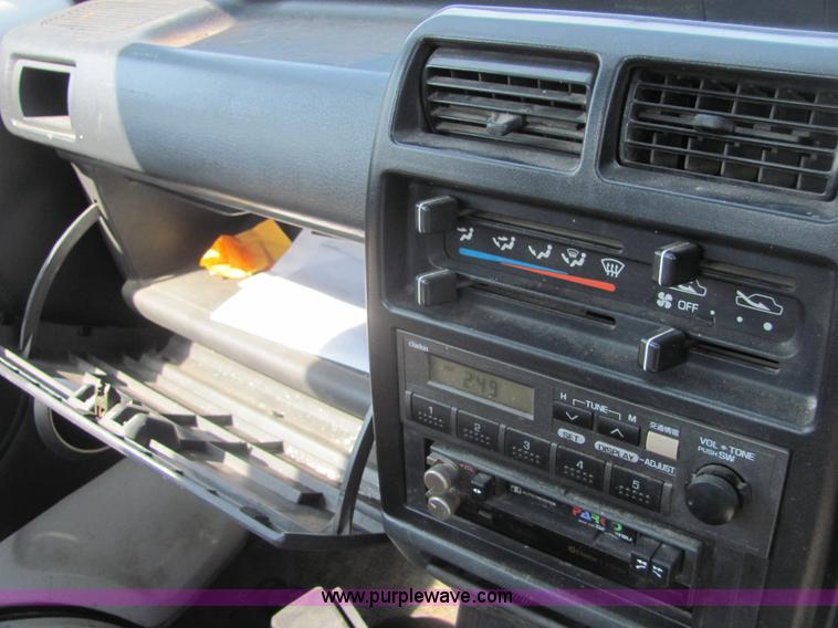 image for item A3675 1992 Mitsubishi mini pickup truck