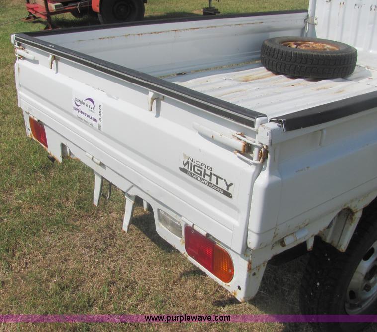 image for item A3675 1992 Mitsubishi mini pickup truck