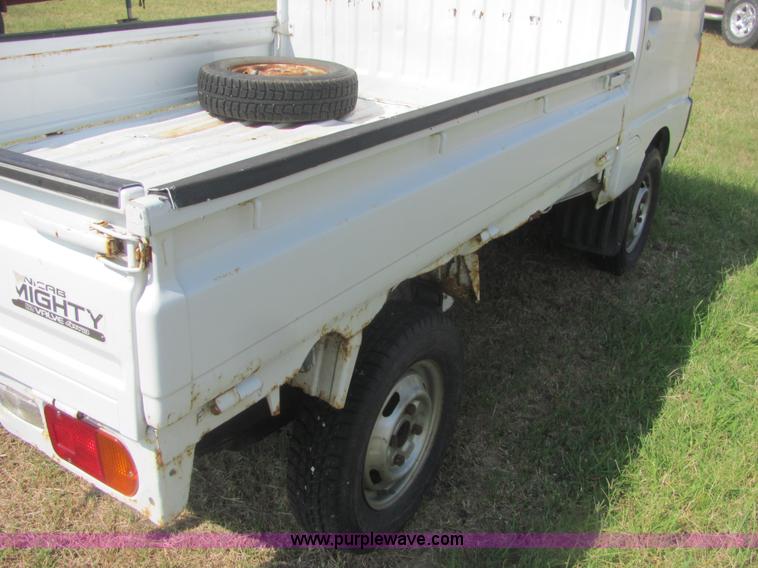image for item A3675 1992 Mitsubishi mini pickup truck