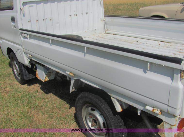 image for item A3675 1992 Mitsubishi mini pickup truck