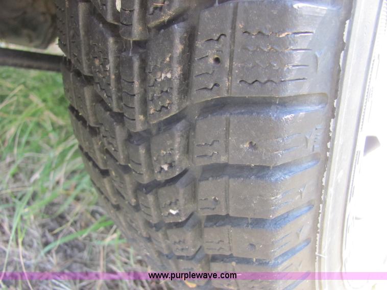 image for item A3675 1992 Mitsubishi mini pickup truck