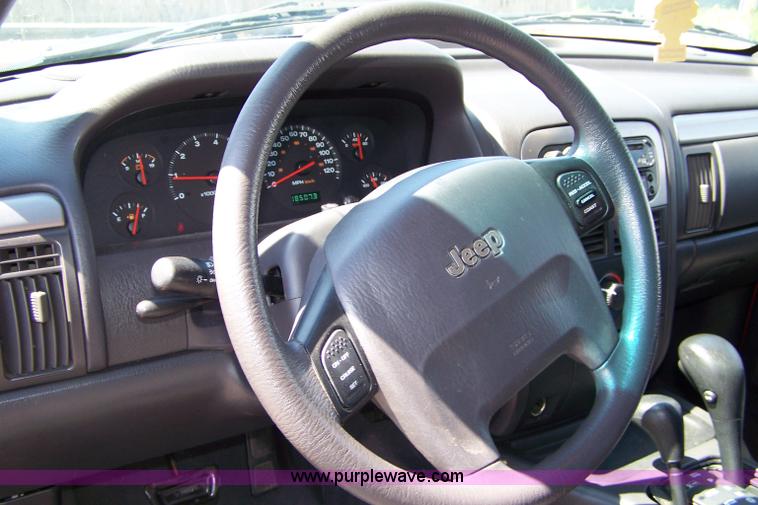 image for item A4537 2001 Jeep Grand Cherokee Laredo SUV