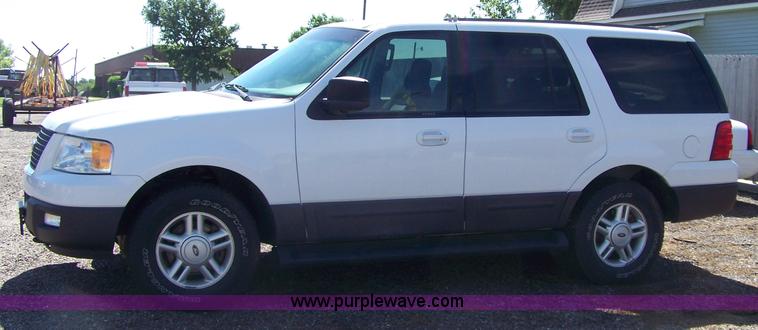 image for item A4540 2004 Ford Expedition XLT SUV