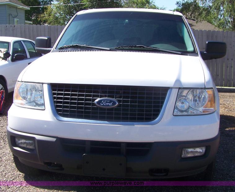 image for item A4540 2004 Ford Expedition XLT SUV