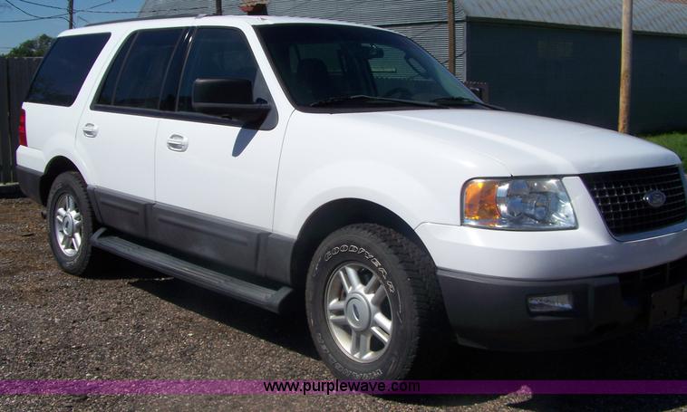 image for item A4540 2004 Ford Expedition XLT SUV
