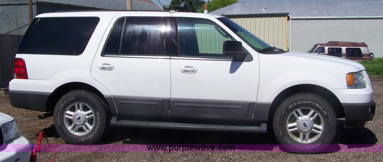 image for item A4540 2004 Ford Expedition XLT SUV