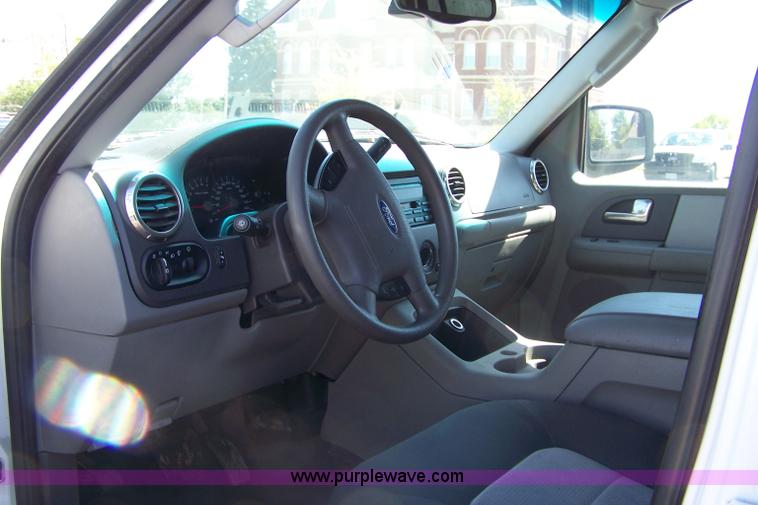 image for item A4540 2004 Ford Expedition XLT SUV