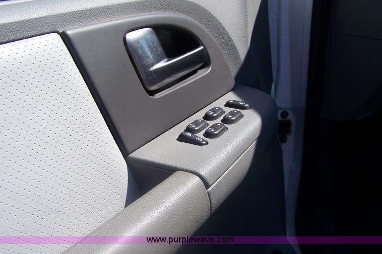 image for item A4540 2004 Ford Expedition XLT SUV