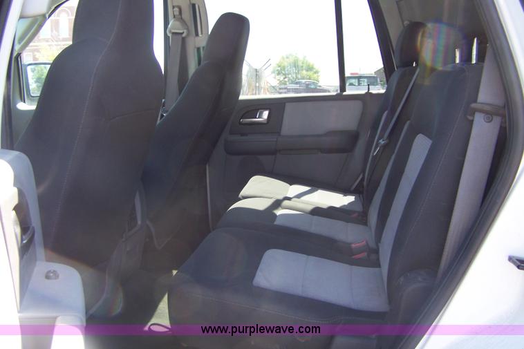 image for item A4540 2004 Ford Expedition XLT SUV