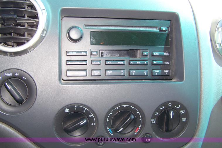 image for item A4540 2004 Ford Expedition XLT SUV