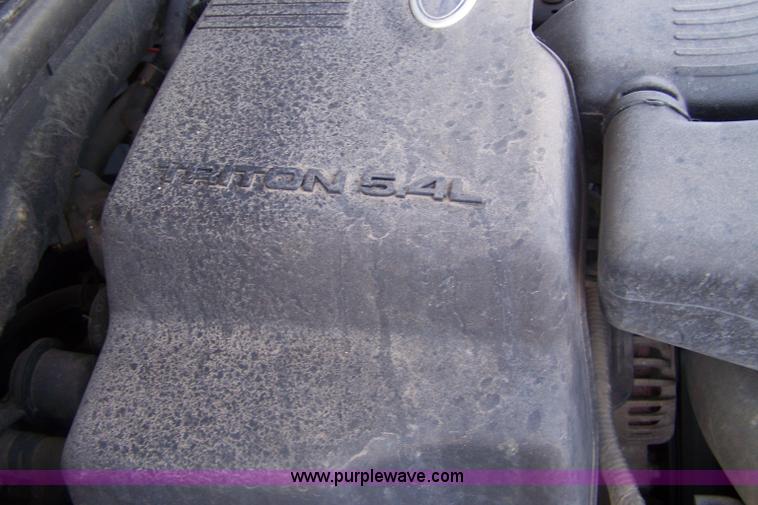 image for item A4540 2004 Ford Expedition XLT SUV