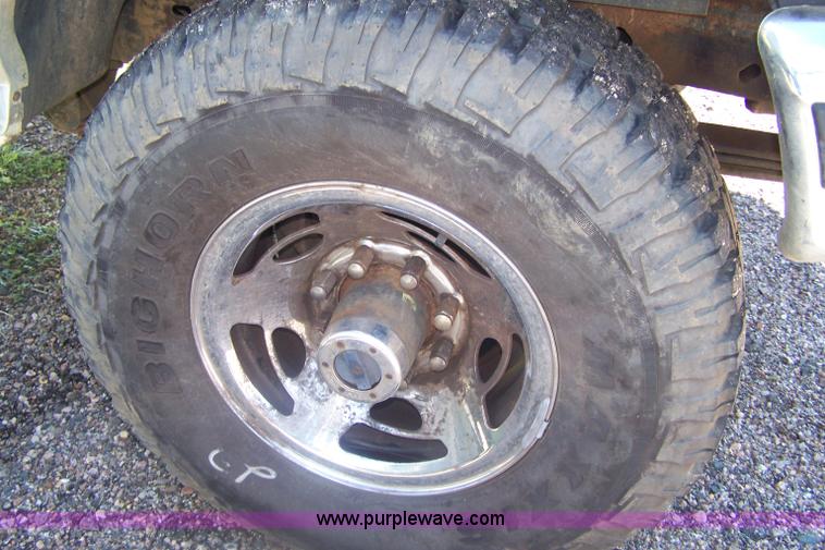 image for item A4541 1993 Ford F250 XLT pickup truck cab and chassis