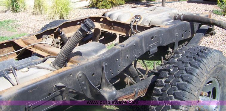 image for item A4541 1993 Ford F250 XLT pickup truck cab and chassis