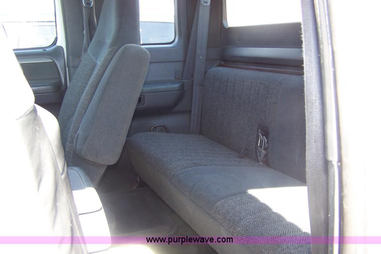 image for item A4541 1993 Ford F250 XLT pickup truck cab and chassis