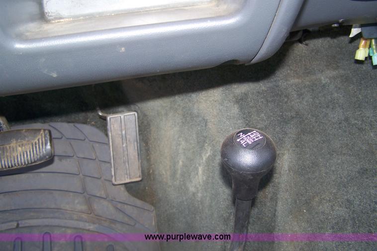 image for item A4541 1993 Ford F250 XLT pickup truck cab and chassis