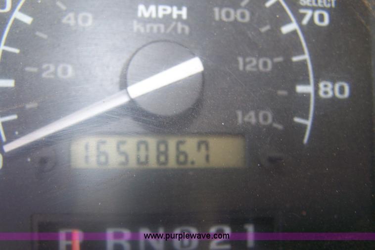 image for item A4541 1993 Ford F250 XLT pickup truck cab and chassis