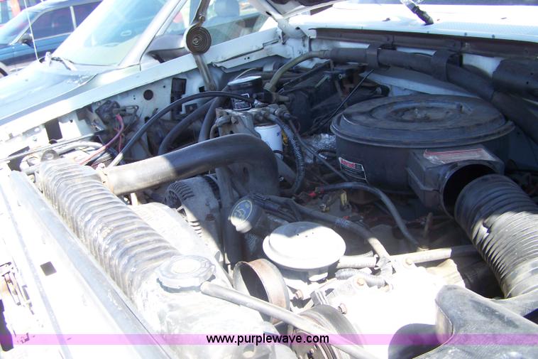 image for item A4541 1993 Ford F250 XLT pickup truck cab and chassis