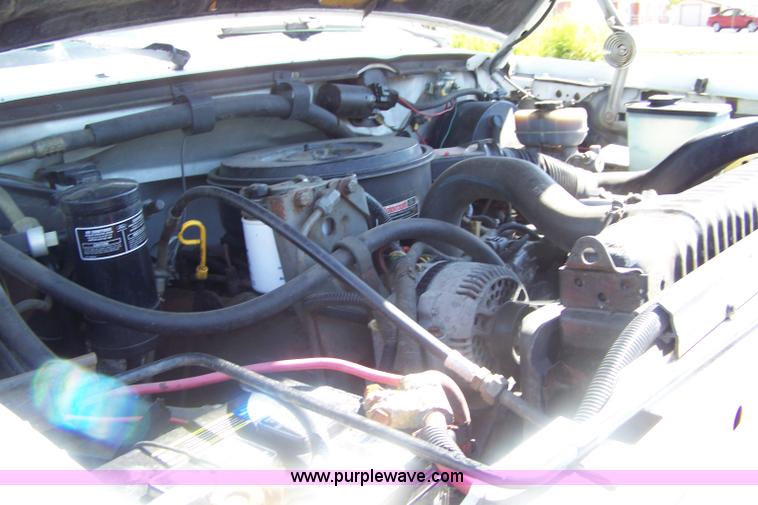 image for item A4541 1993 Ford F250 XLT pickup truck cab and chassis