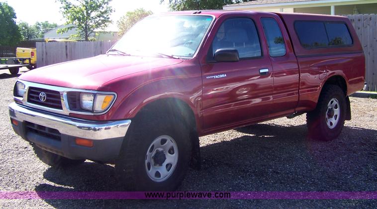 image for item A4543 1997 Toyota Tacoma LX extended cab pickup truck