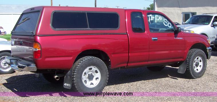 image for item A4543 1997 Toyota Tacoma LX extended cab pickup truck