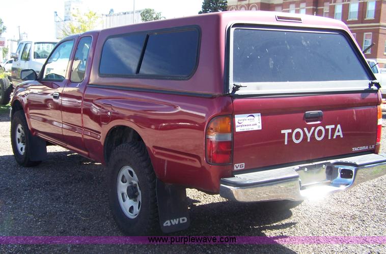image for item A4543 1997 Toyota Tacoma LX extended cab pickup truck