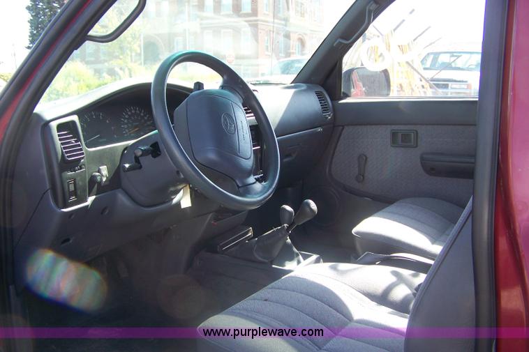 image for item A4543 1997 Toyota Tacoma LX extended cab pickup truck